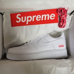 Brand new ds white nike air force 1 low supreme size 9 men's.